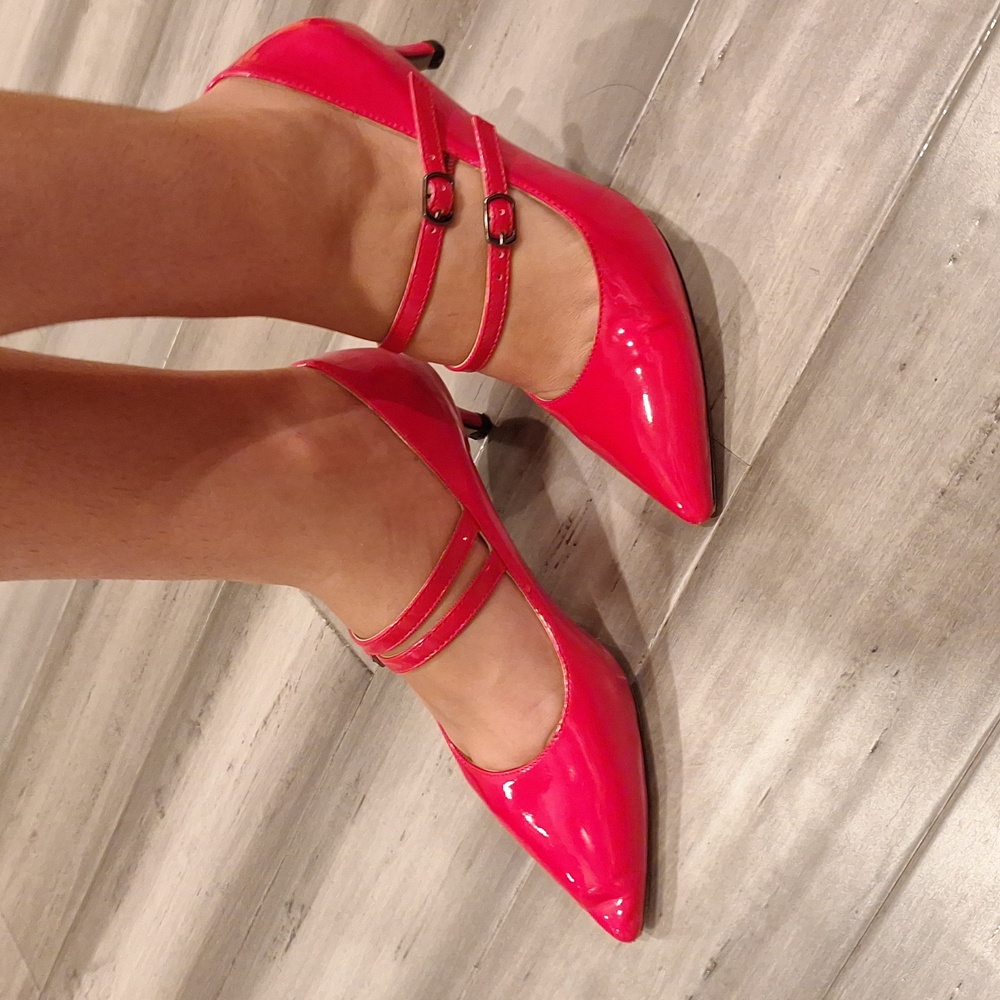Elegant Red Patent Leather Women's Shoes - Picture 2 of 9